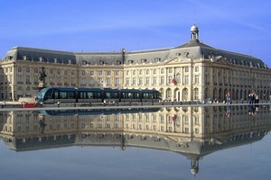 Billig Hyrbil i Bordeaux ➤ Våra erbjudanden för Biluthyrning inkluderar försäkring ✓ och obegränsad körsträcka ✓ för de flesta destinationer!
