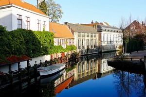 Cheap car hire in Bruges ✓ Our offers on car rental includes insurance ✓ and unlimited mileage ✓ on most destinations. Save up to 70%!