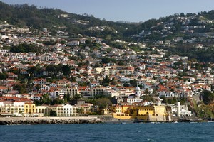 Alquiler de coches barato en Funchal ✓ Nuestras ofertas de alquiler de coches incluyen seguro  ✓ y kilometraje ilimitado ✓ en la mayoría de los destinos.