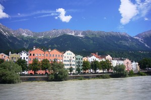 Günstiger Mietwagen in Innsbruck ➤ Mietauto-Angebote inklusive Versicherung ✓ und ohne Kilometer-Begrenzung ✓ an den meisten Orten!