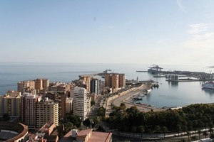Billig Hyrbil i Malaga ➤ Våra erbjudanden för Biluthyrning inkluderar försäkring ✓ och obegränsad körsträcka ✓ för de flesta destinationer!