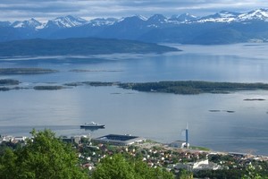Aluguer de carro barato em Molde  ✓ As nossas ofertas de automóveis de aluguer incluem seguro ✓ e quilometragem sem limites ✓ na maioria dos destinos