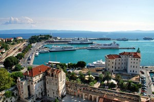 Billig Hyrbil i Split ➤ Våra erbjudanden för Biluthyrning inkluderar försäkring ✓ och obegränsad körsträcka ✓ för de flesta destinationer!