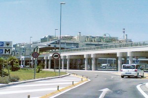 Autovuokraamo Bari Palese Lentokenttä