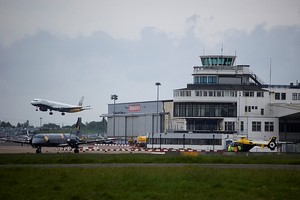 Autovuokraamo Birmingham Lentokenttä