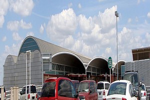 Autovuokraamo San Antonio Lentokenttä