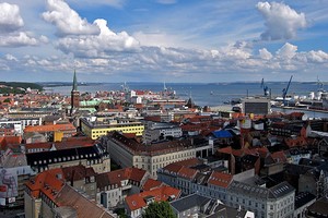 Aluguer de carro barato em Aarhus  ✓ As nossas ofertas de automóveis de aluguer incluem seguro ✓ e quilometragem sem limites ✓ na maioria dos destinos