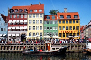 Billig Hyrbil i Köpenhamn ➤ Våra erbjudanden för Biluthyrning inkluderar försäkring ✓ och obegränsad körsträcka ✓ för de flesta destinationer!